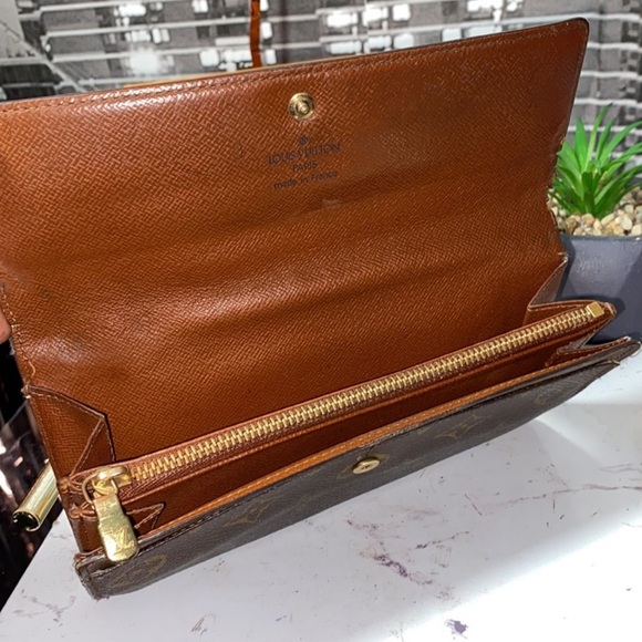 Louis Vuitton Monogram Sarah Wallet - Authentic - Picture 11 of 16
